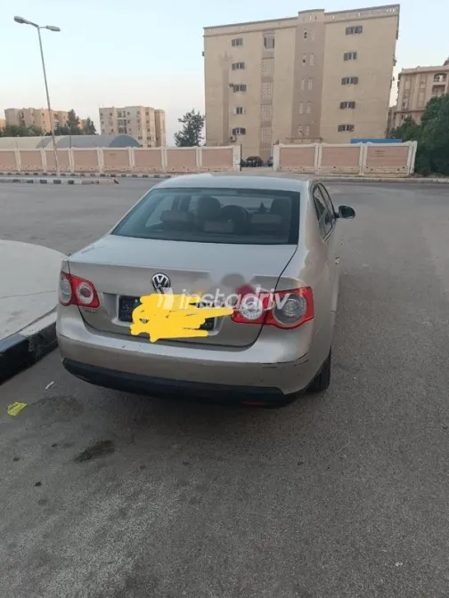 Volkswagen Jetta 2010 Champagne Used for Sale - 4