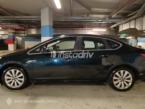 اوبل أسترا 2018 أبيض مستعملة للبيع - 2