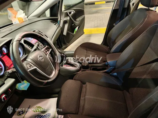 اوبل أسترا 2018 أبيض مستعملة للبيع - 6