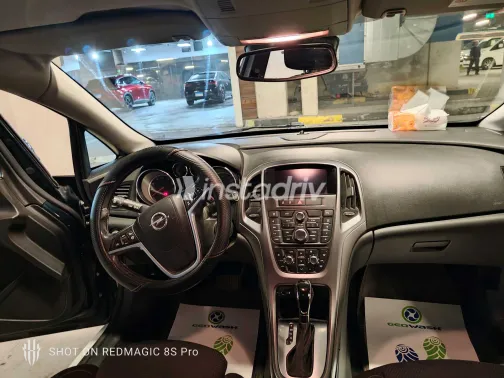 اوبل أسترا 2018 أبيض مستعملة للبيع - 8