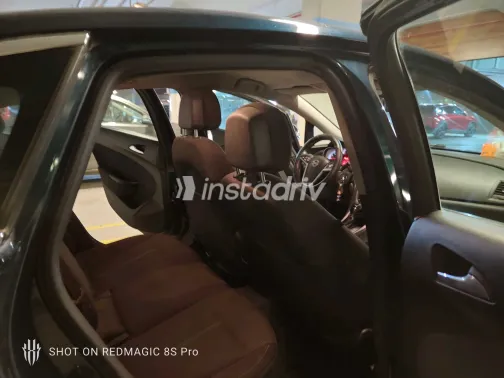 اوبل أسترا 2018 أبيض مستعملة للبيع - 9