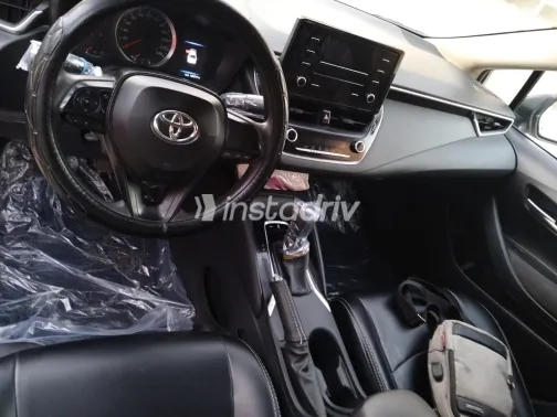 تويوتا كورولا 2021 أبيض مستعملة للبيع - 2