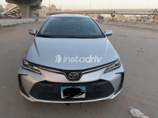تويوتا كورولا 2021 أبيض مستعملة للبيع - 7