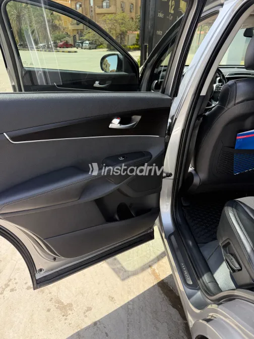 كيا EV6 2020 أبيض مستعملة للبيع - 1