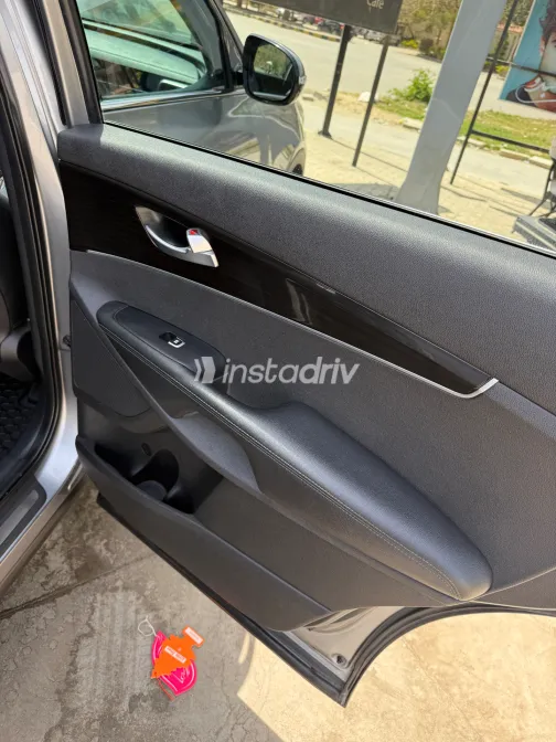 كيا EV6 2020 أبيض مستعملة للبيع - 3