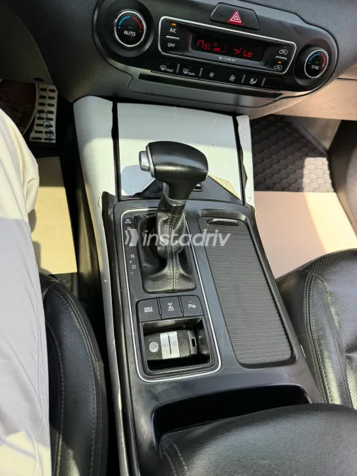 كيا EV6 2020 أبيض مستعملة للبيع - 7