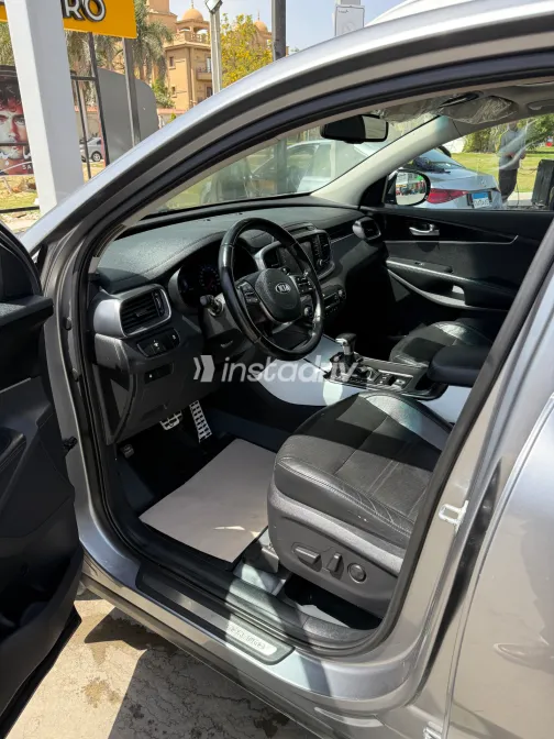 كيا EV6 2020 أبيض مستعملة للبيع - 10