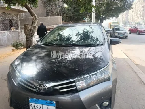 Toyota Corolla 2015 Silver Used for Sale - 1