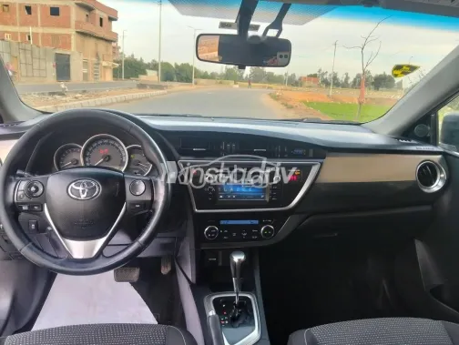 Toyota Auris 2015 Gray Used for Sale - 9