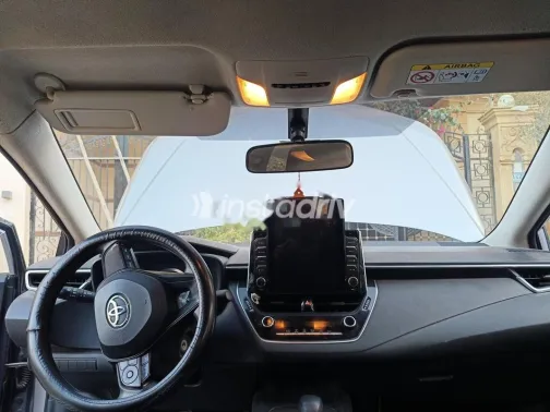 تويوتا كورولا 2021 أبيض مستعملة للبيع - 3