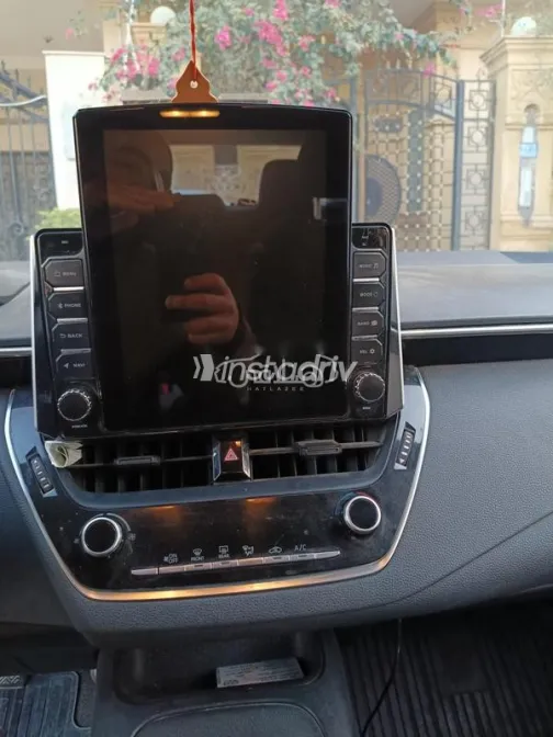 تويوتا كورولا 2021 أبيض مستعملة للبيع - 7