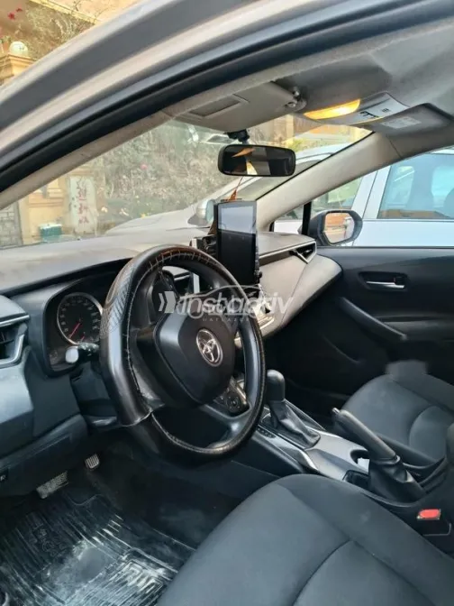 تويوتا كورولا 2021 أبيض مستعملة للبيع - 8