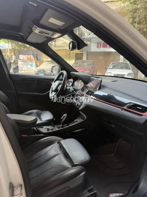 بي ام دبليو X1 2018 أبيض مستعملة للبيع - 9