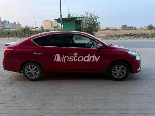 نيسان صنى 2021 أحمر مستعملة للبيع - 3