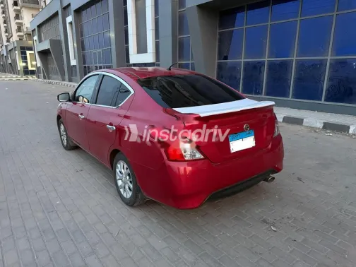 نيسان صنى 2021 أحمر مستعملة للبيع - 4