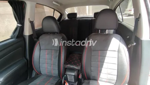 نيسان صنى 2021 أحمر مستعملة للبيع - 6