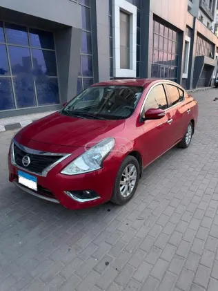 نيسان صنى 2021 أحمر مستعملة للبيع