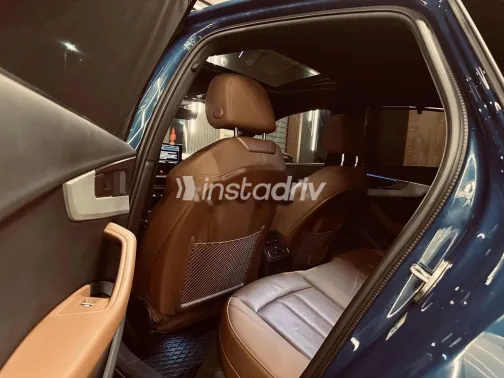 اودي A4 2024 أزرق غامق مستعملة للبيع - 3