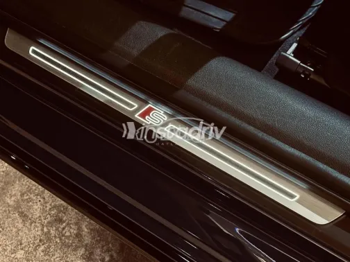 اودي A4 2024 أزرق غامق مستعملة للبيع - 4