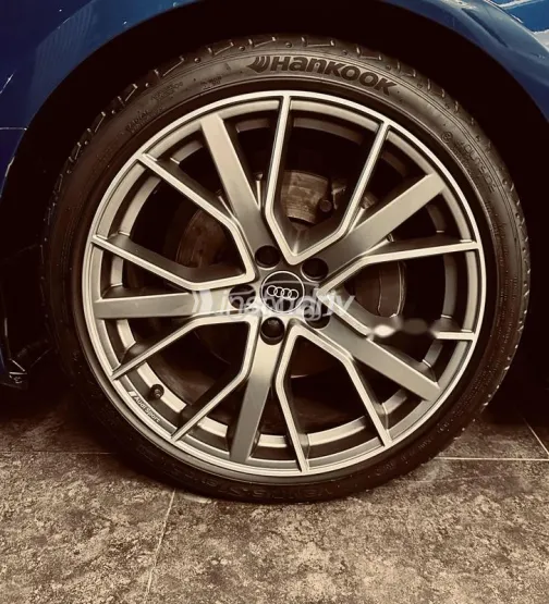 اودي A4 2024 أزرق غامق مستعملة للبيع - 8