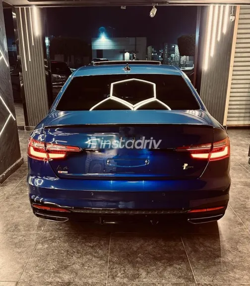 اودي A4 2024 أزرق غامق مستعملة للبيع - 10