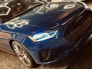 اودي A4 2024 أزرق غامق مستعملة للبيع