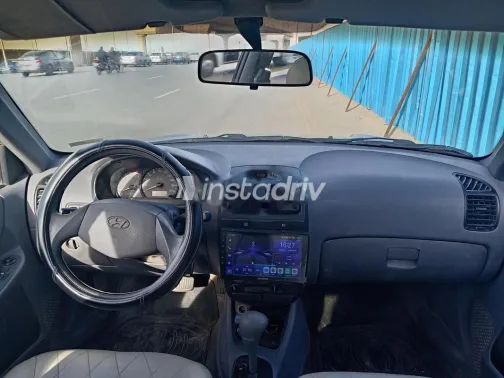 هيونداي فيرنا 2018 أبيض مستعملة للبيع - 2