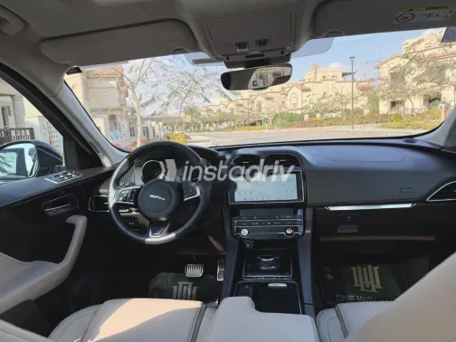 Jaguar F-Pace 2019 Black Used for Sale - 7