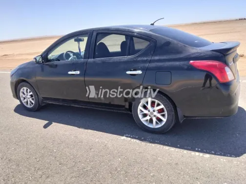 نيسان صنى 2023 أسود مستعملة للبيع - 2