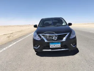 نيسان صنى 2023 أسود مستعملة للبيع