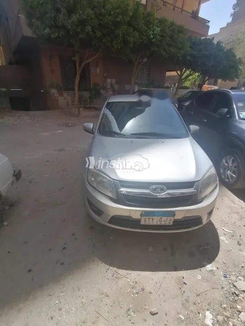 لادا جرانتا 2017 أبيض مستعملة للبيع - 2