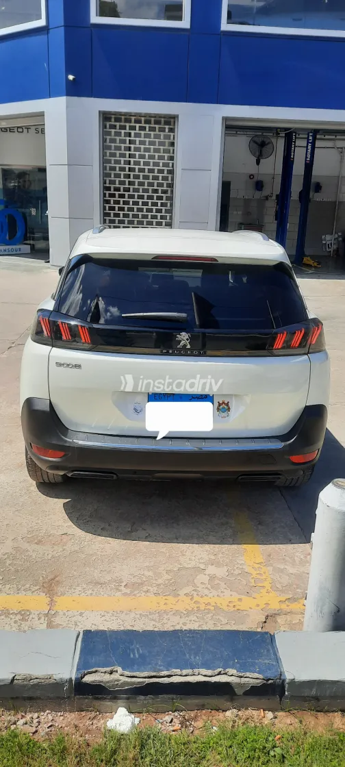 Peugeot 5008 2022 White Used for Sale - 2