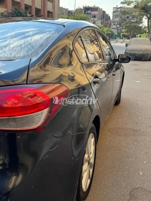 Kia Cerato 2017 White Used for Sale - 3