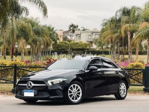 مرسيدس A 180 2021 أسود مستعملة للبيع - 3