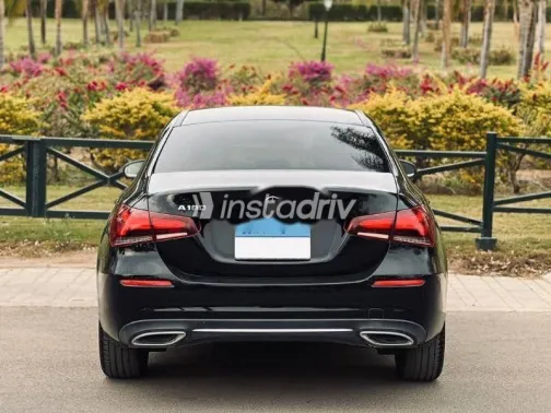 مرسيدس A 180 2021 أسود مستعملة للبيع - 4