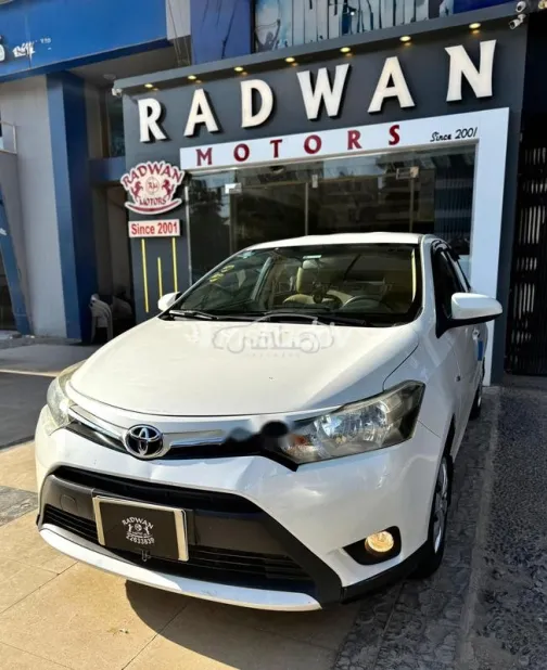 Toyota Yaris 2017 White Used for Sale - 1