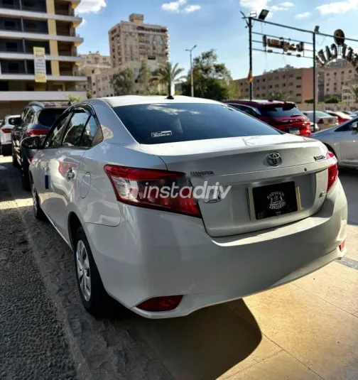 Toyota Yaris 2017 White Used for Sale - 5