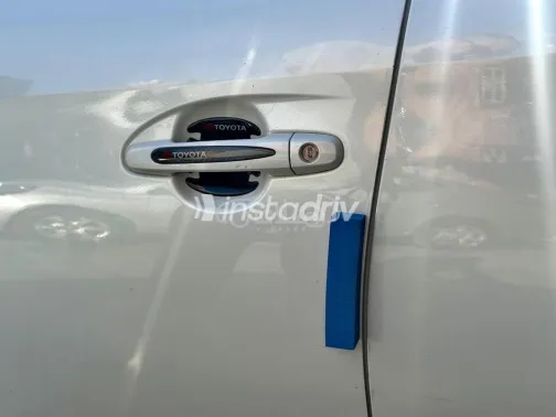 Toyota Yaris 2017 White Used for Sale - 6