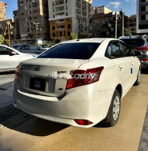 Toyota Yaris 2017 White Used for Sale - 8