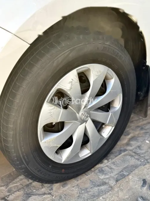 Toyota Yaris 2017 White Used for Sale - 9