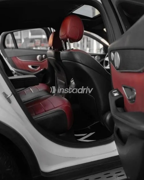 مرسيدس GLC 300 2021 أبيض مستعملة للبيع - 2