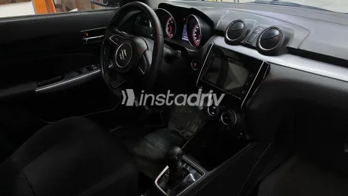 سوزوكى سويفت 2022 برونزي مستعملة للبيع - 3