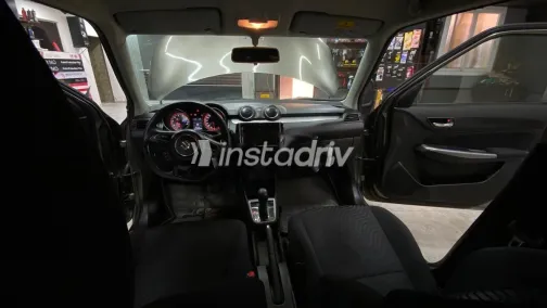 سوزوكى سويفت 2022 برونزي مستعملة للبيع - 4