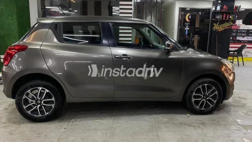 سوزوكى سويفت 2022 برونزي مستعملة للبيع - 7