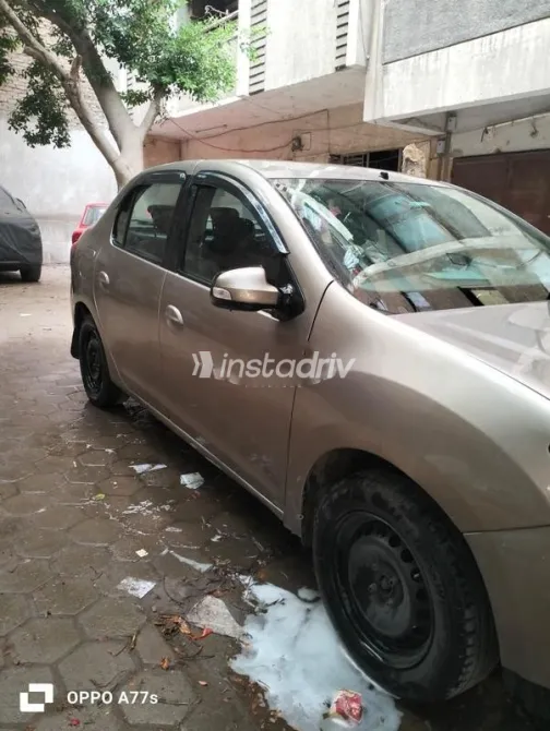 Renault Logan 2015 White Used for Sale - 1