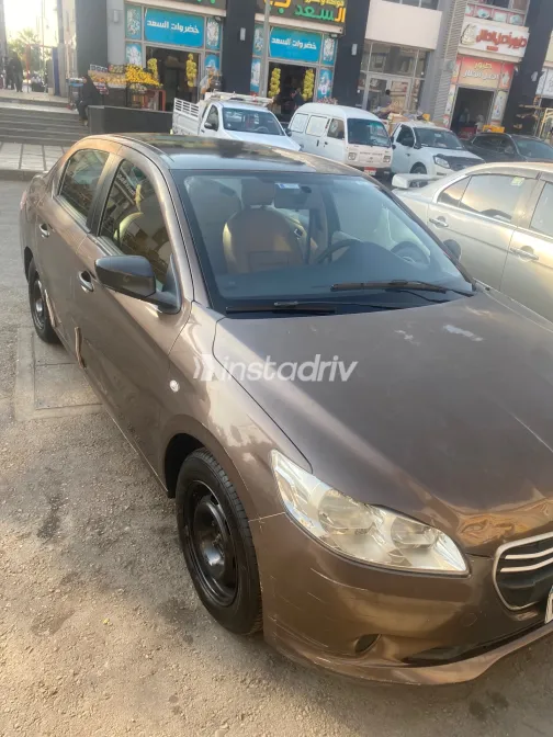 بيجو 301 2015 أبيض مستعملة للبيع - 2