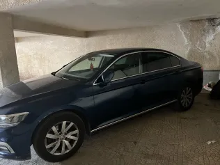 فولكس فاغن باسات 2020 أبيض مستعملة للبيع