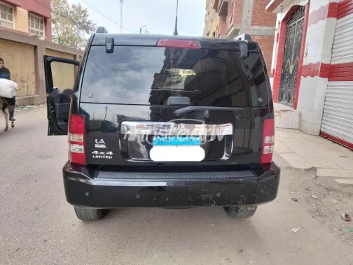 جيب شيروكي 2011 أسود مستعملة للبيع - 2