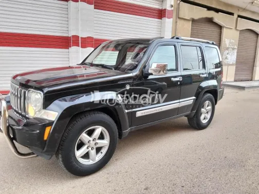 جيب شيروكي 2011 أسود مستعملة للبيع - 3