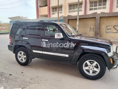 جيب شيروكي 2011 أسود مستعملة للبيع - 4